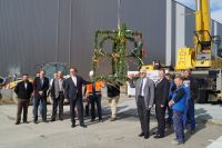 Richtfest für die Mega-Halle