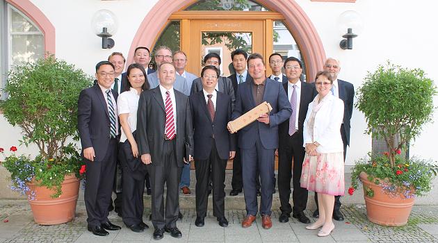 Delegation aus chinesischer Millionenstadt zu Gast im Rathaus – Information über Umwelttechnologien und Strukturwandel Delegation aus chinesischer Millionenstadt zu Gast im Rathaus – Information über Umwelttechnologien und Strukturwandel